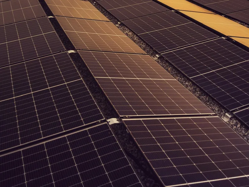 Curățarea și mentenanța panourilor fotovoltaice